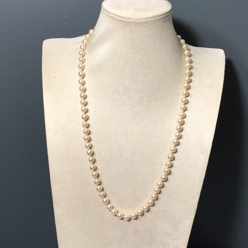 Cream Glass Faux Pearl Necklace With Lustrous Sheen